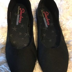 Skechers black flats